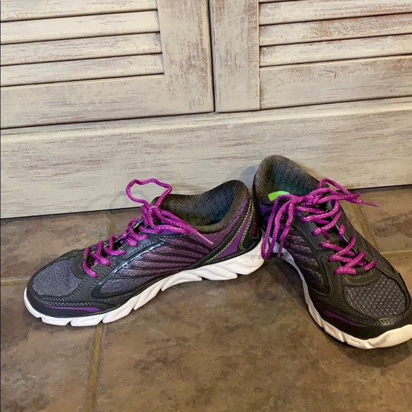 FILA Women’s Shoes - Picture 3 of 7